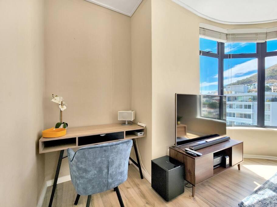 Sunny, Bright, Secure, Pool- Promenade * Cape Town