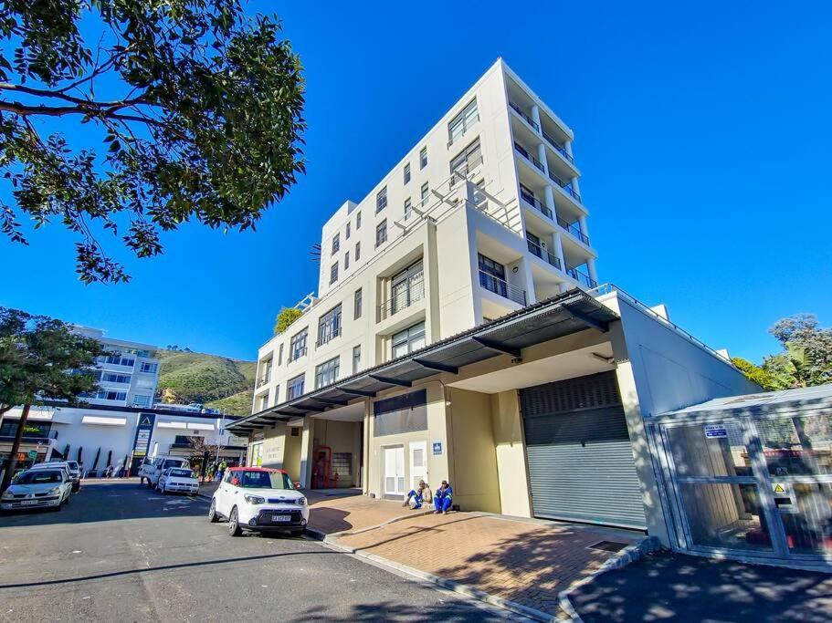 Sunny, Bright, Secure, Pool- Promenade Apartment Kapstadt
